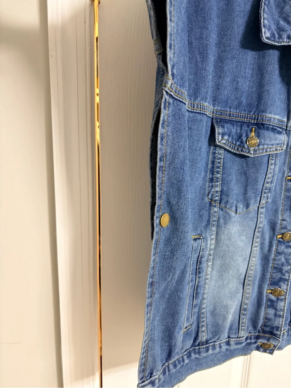 Cap sleeve Jean jacket with side snaps. - Picture 3 of 6